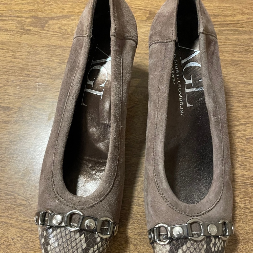 Women’s AGL pumps